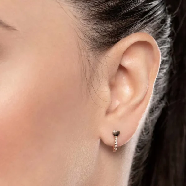 BRINCO MEIA ARGOLA CORAÇÃO BANHADO A OURO 18K COM ZIRCÔNIAS - TAM.ÚNICO - Image 3
